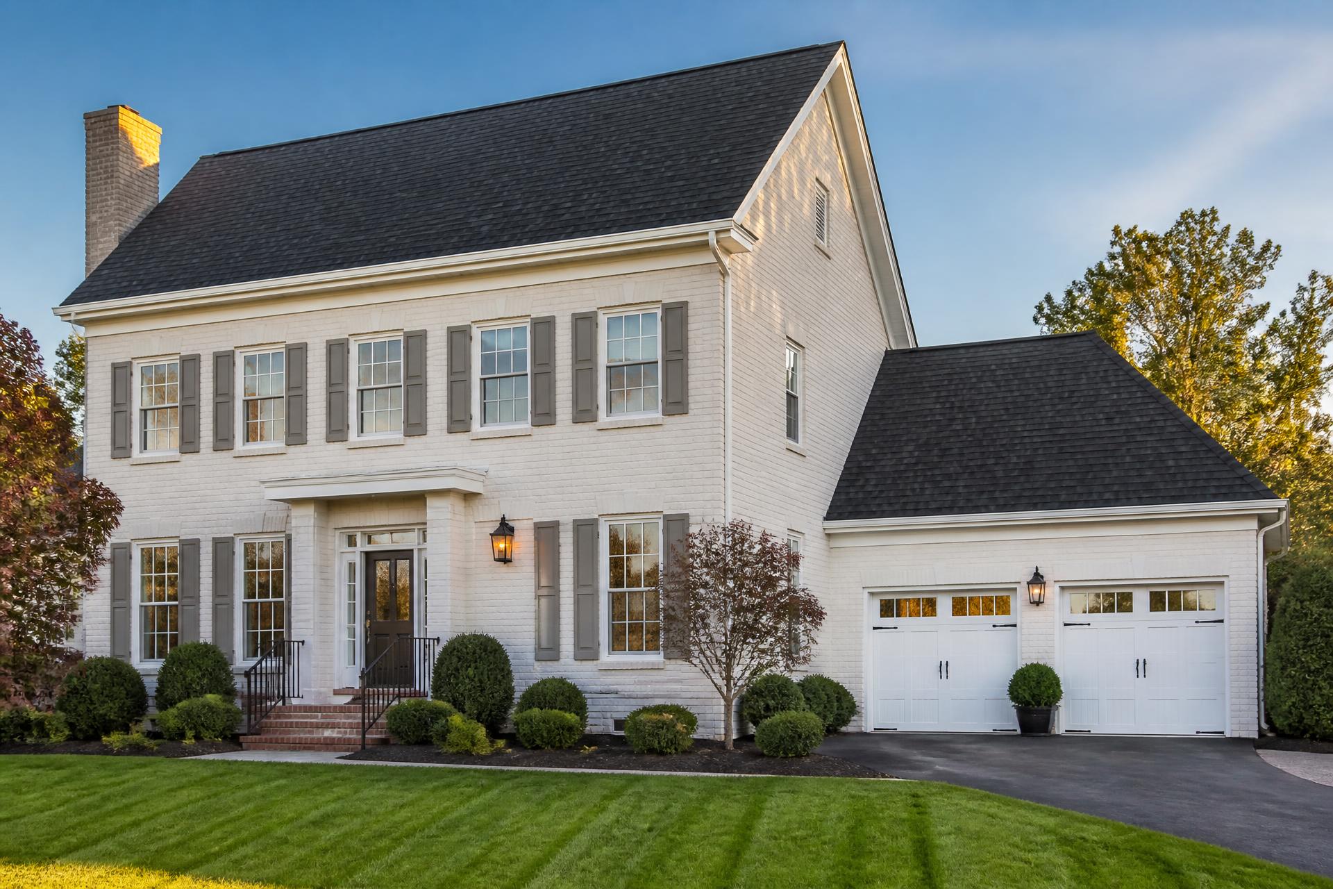 New architectural shingle roof on a Fairfax, Virginia home
